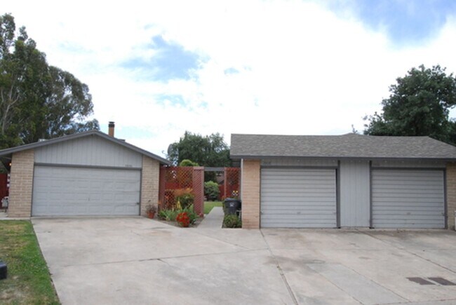Primary Photo - Two Bedroom Triplex with One Bathroom and ...