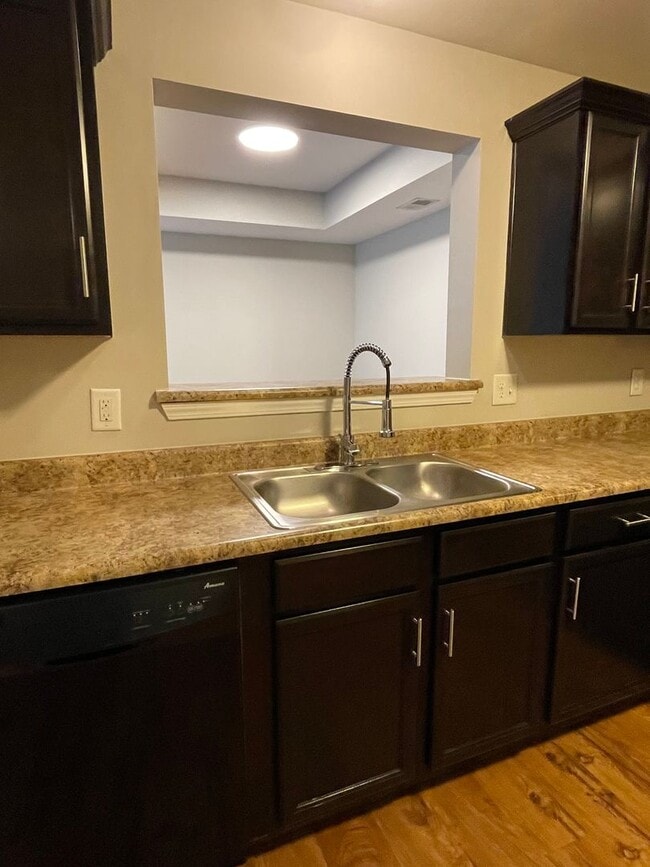 Building Photo - 8605 Peckham Ln
