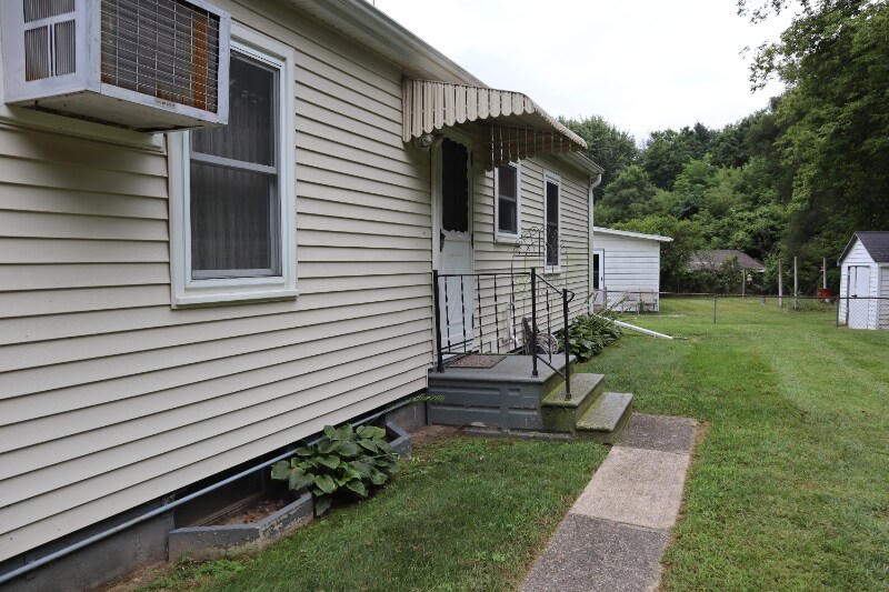 Building Photo - 275 Viking Dr