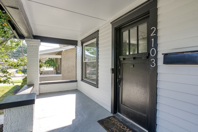 Building Photo - HOUSE FOR RENT