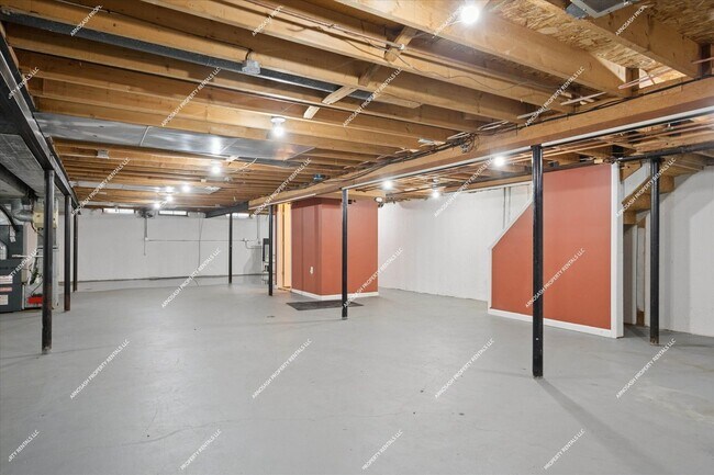 Building Photo - Rare Rental! Beautiful 1900 sq ft 3-bedroo...