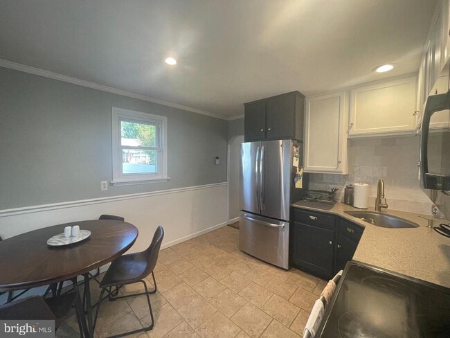 Building Photo - 201 Rosemont Dr