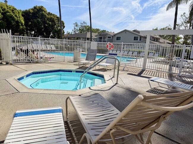 Building Photo - Stylish 2BR Condo in Desirable Community with Pool & Spa