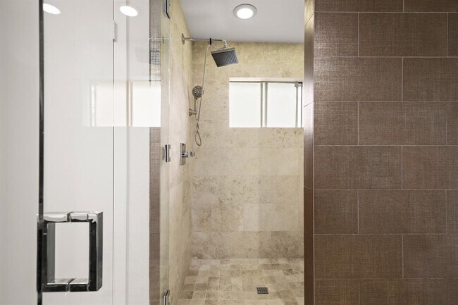 Building Photo - 4822 Transit Cir