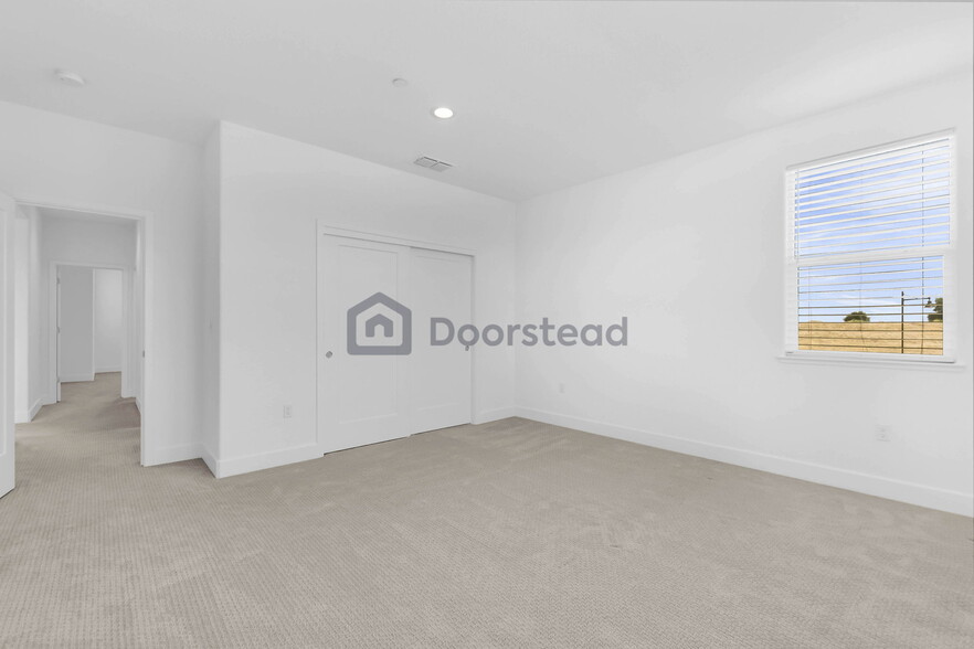 Building Photo - 16819 Karsen Ln