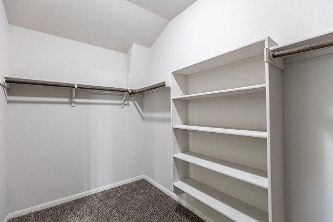 Building Photo - 925 Cypress Ml