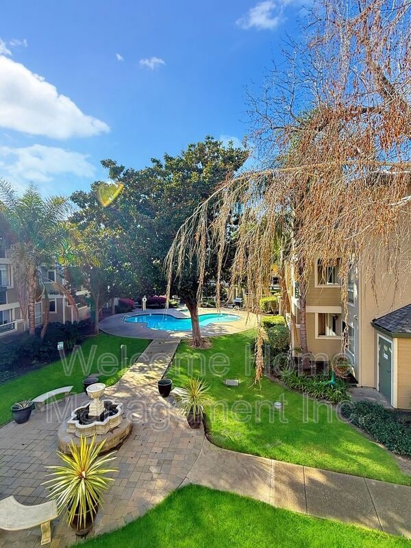 Building Photo - 2550 Oak Rd