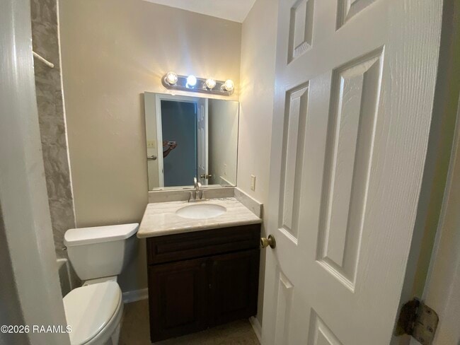 Building Photo - 5133 Sleepy Hollow Dr