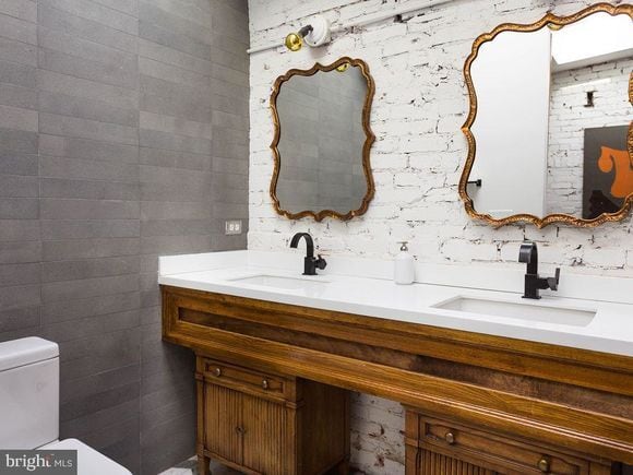 Building Photo - 1107 6th St NE