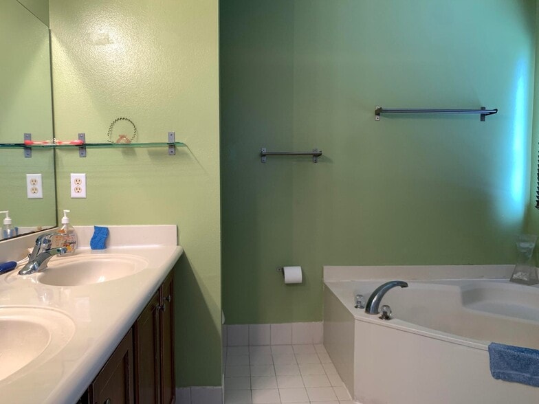 Building Photo - 2304 Center Stone Ln