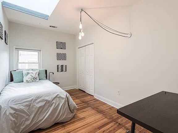 Building Photo - 1008 8th St NE