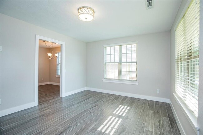 Building Photo - 717 N Mt Olive St
