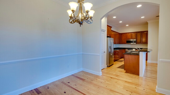 Building Photo - 407 E Hull St