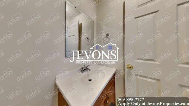 Building Photo - 50% off on the first full month's rent if the move-in occurs by 5/31.