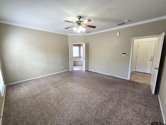 Building Photo - 5603 Thomas Nelson Dr