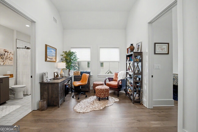 Building Photo - 495 Juniper Ln