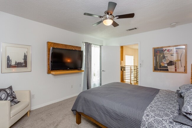 Building Photo - 2005 Potomac Dr