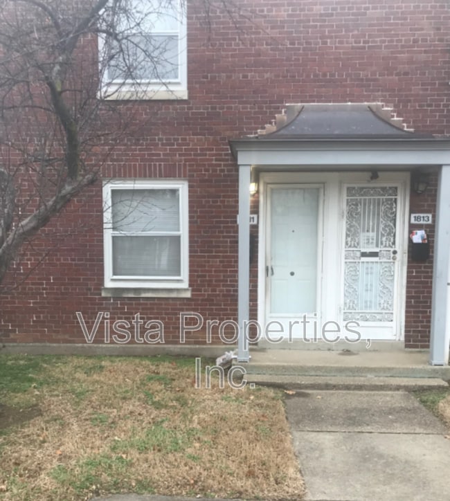 Building Photo - 1811 La Salle Pl