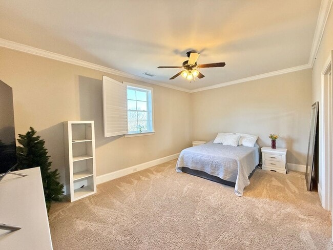 Building Photo - Luxurious 3BD, 4BA Raleigh Townhome with a Bonus Sunroom and Large Upstairs Loft within the Desir...