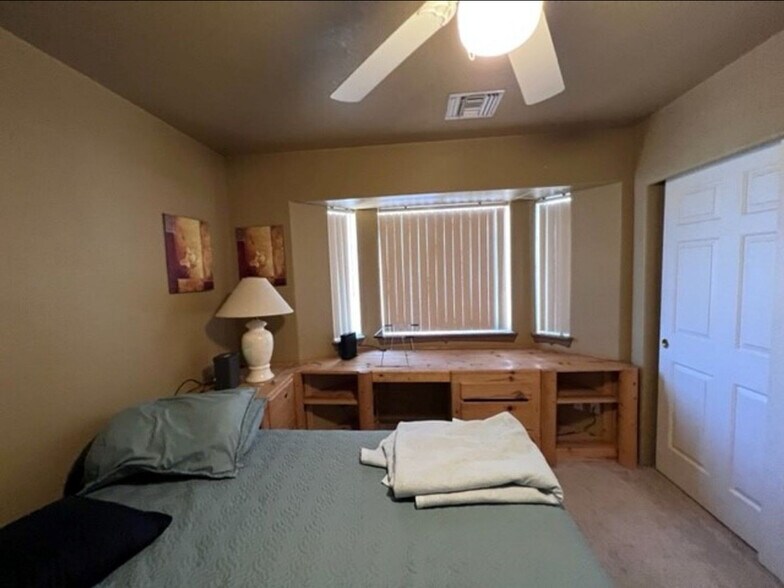 Building Photo - 2968 La Paloma Dr