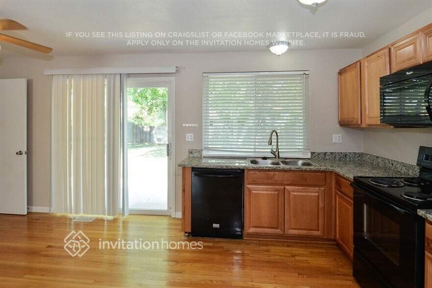 Building Photo - 2881 S Olathe Ct