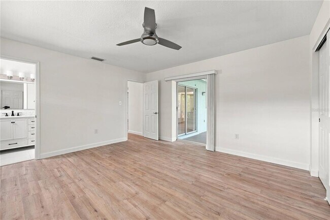 Building Photo - 2855 Dueby St
