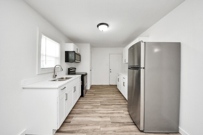 Building Photo - 406 73rd St