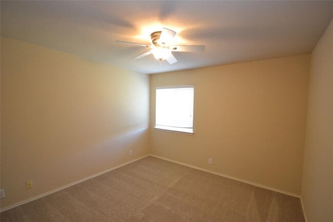 Building Photo - 409 Riverine Way