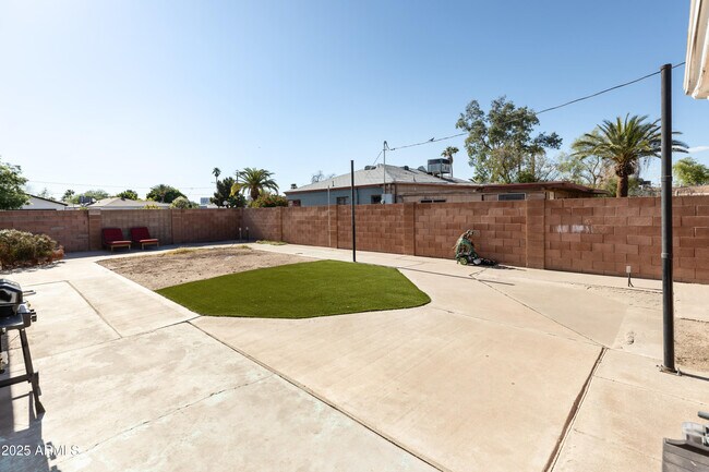 Building Photo - 1330 E Monte Vista Rd