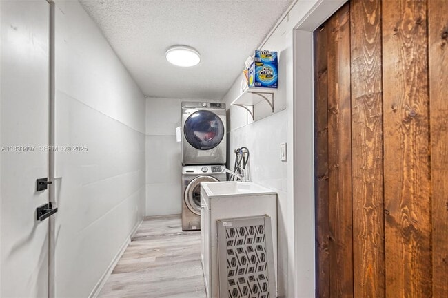 Building Photo - 16530 Royal Poinciana Ct