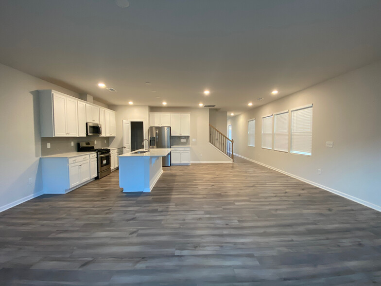 Building Photo - Room in Townhome on Canton Side Ave