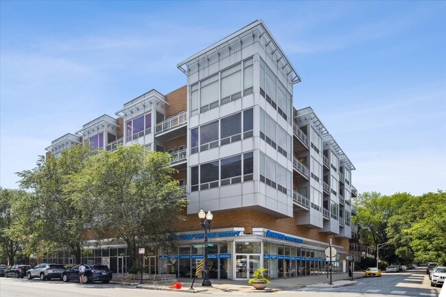 Primary Photo - 3920 N Sheridan Rd