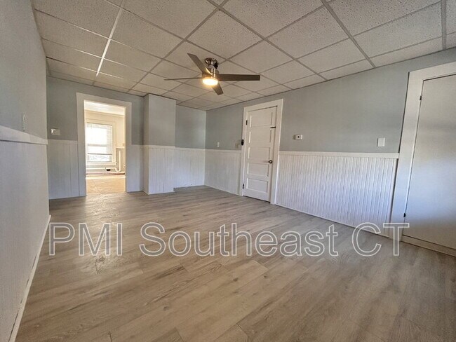 Building Photo - 484 Pleasant St