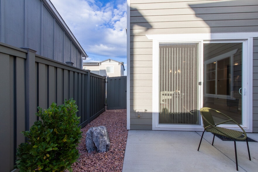 Building Photo - 5863 Summer Dream Dr