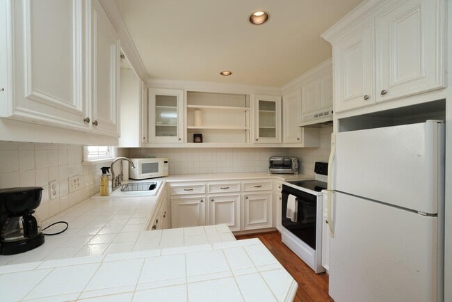 Building Photo - 1132 Oxford St