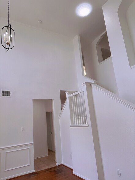 Building Photo - 9114 Woodlake Dr