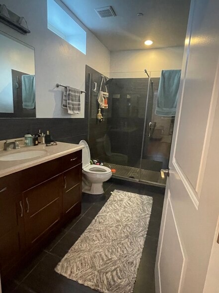 Building Photo - 1900 Poplar St