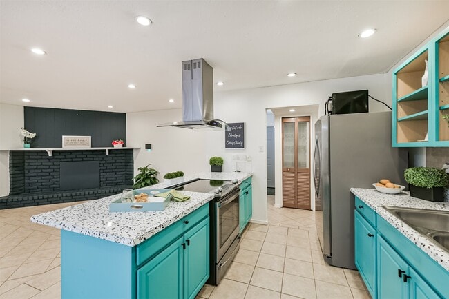 Building Photo - 24426 Rockin 7 Dr