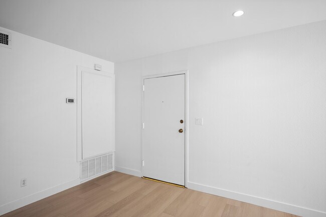 Building Photo - 350 W Loraine St
