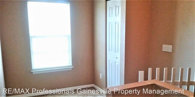 Building Photo - 3 br, 2.5 bath House - 162 SW 145th Drive #10