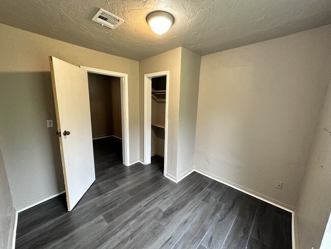 Building Photo - 2bed/2bath Home Available in OKC!