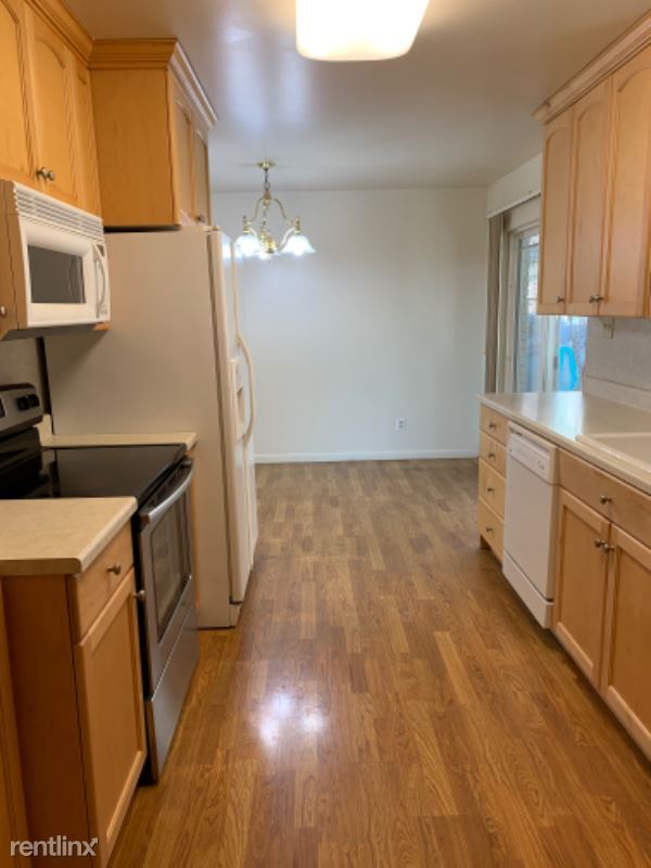 Building Photo - 5 br, 2 bath House - 1070 N 500 E