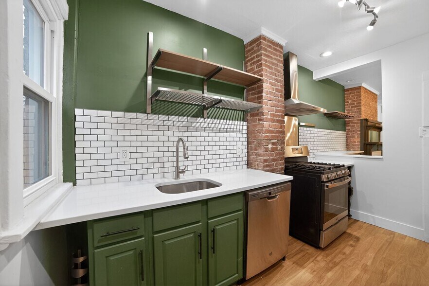 Building Photo - 5822 Bryant St