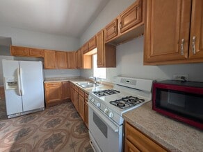 Building Photo - 1422 N Maplewood Ave