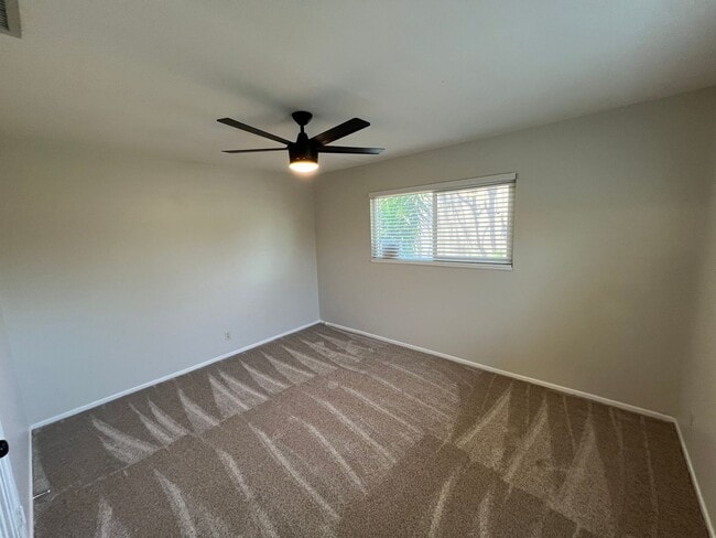 Building Photo - Darling Updated 4 Bed 2 Bath Orange Home