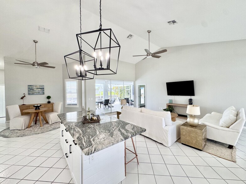 Building Photo - 236 SW 47th St