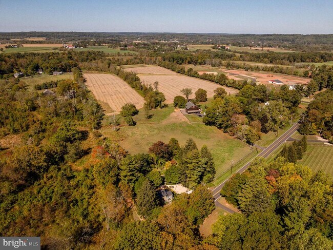 Building Photo - 2943 Windy Bush Rd