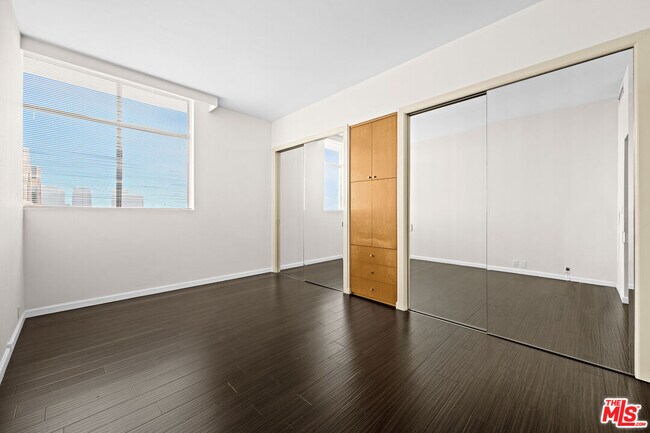Building Photo - 10535 Wilshire Blvd