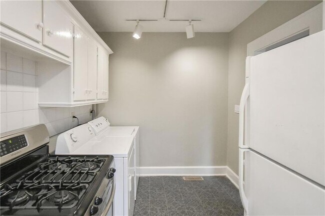 Building Photo - 1176 Holly St NW