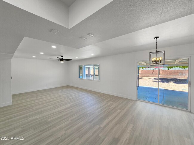 Building Photo - 13121 N 21st Dr
